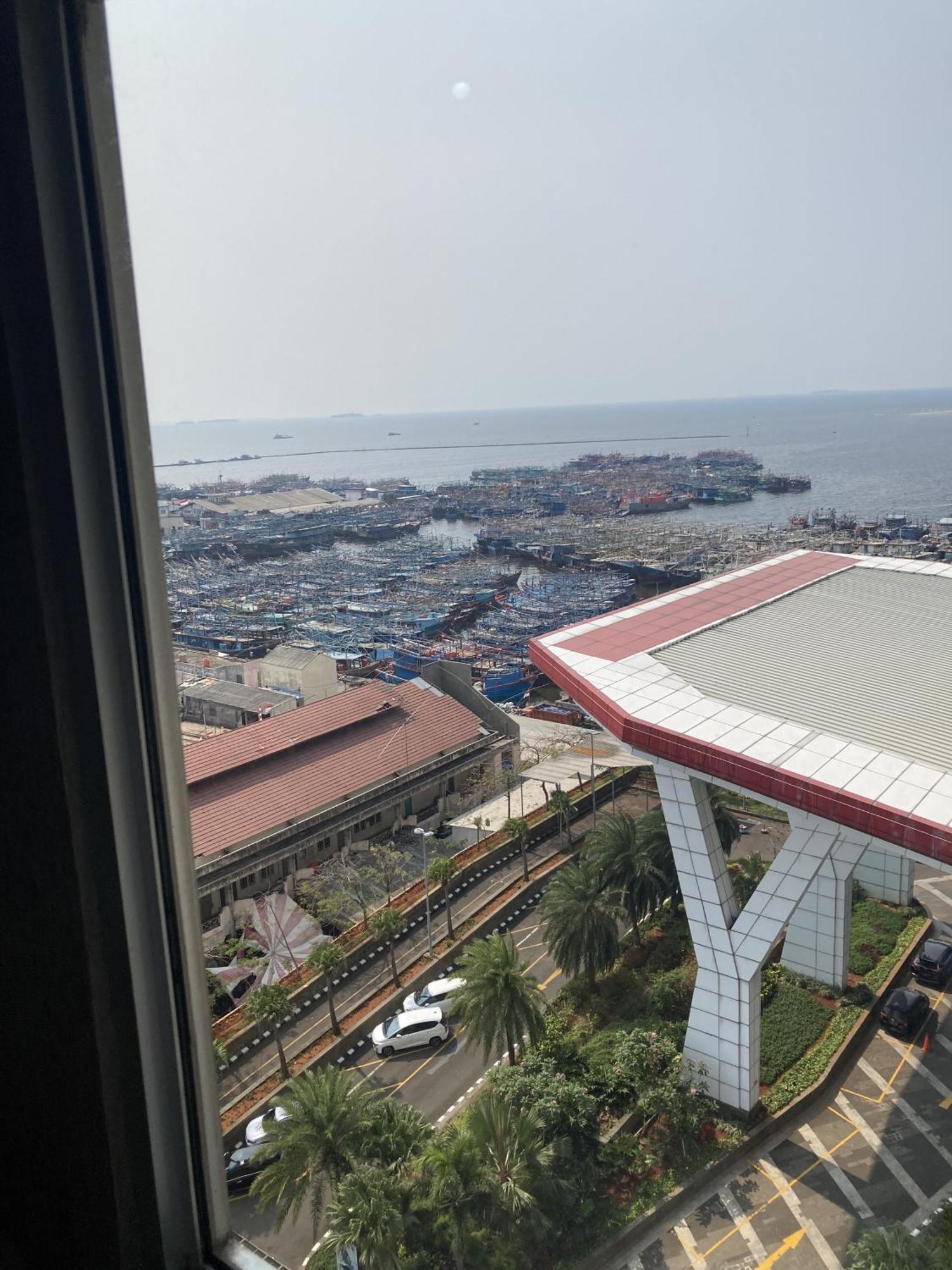 Green Bay Pluit Apartment - Indra Джакарта Екстериор снимка